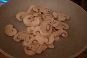 Strozzapreti cu ciuperci si zucchini
