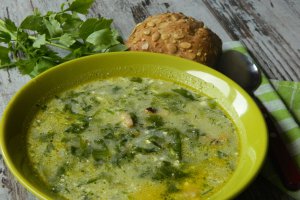 Ciorba de salata verde cu sunculita taraneasca