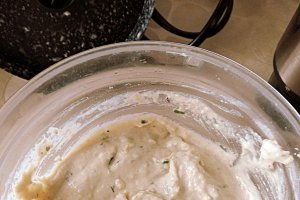 Hummus cu ceapa verde si patrunjel