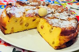 Desert pasca fara aluat cu branza dulce, smantana si stafide aurii