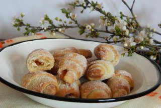 Desert cornulete de post cu gem de caise