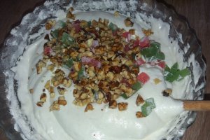 Desert chec din albusuri cu rahat si nuca glazurat cu ciocolata
