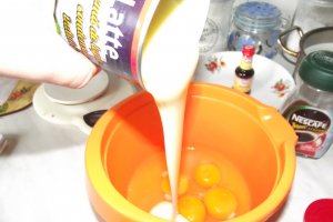 Desert flan cu lapte condensat, ness si frisca