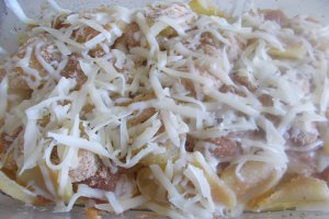 Cartofi gratinati, cu piept de pui la cuptor