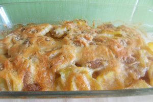 Cartofi gratinati, cu piept de pui la cuptor