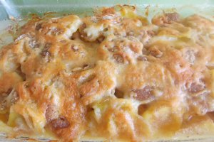 Cartofi gratinati, cu piept de pui la cuptor