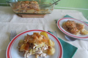 Cartofi gratinati, cu piept de pui la cuptor