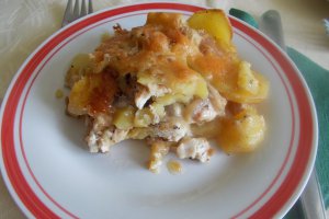 Cartofi gratinati, cu piept de pui la cuptor