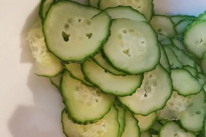 Salata de oua cu ridichi si castravete