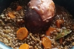 Mancare de linte cu carne afumata