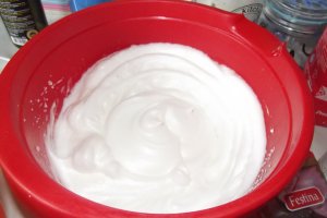 Desert rulada cu crema de lapte condensat