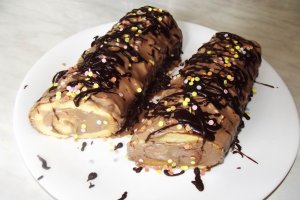 Desert rulada cu crema de lapte condensat