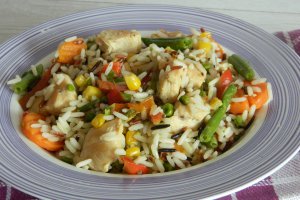Salata de orez cu legume si piept de pui