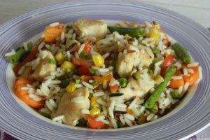 Salata de orez cu legume si piept de pui