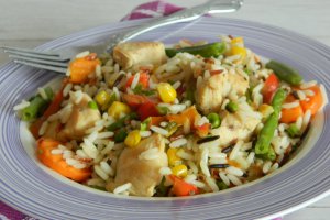 Salata de orez cu legume si piept de pui