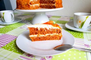 Desert tort cu morcovi - Carrot cake