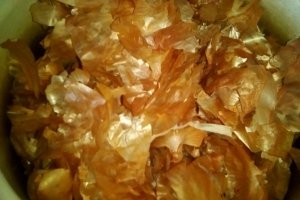 Aperitiv oua vopsite cu coji de ceapa