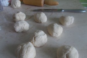 Mini Pizza cu ciuperci, cascaval, kaizer si masline