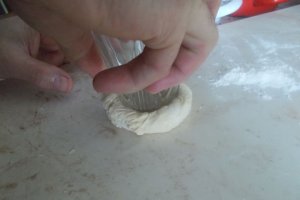 Mini Pizza cu ciuperci, cascaval, kaizer si masline