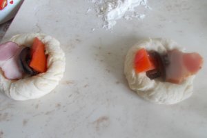 Mini Pizza cu ciuperci, cascaval, kaizer si masline