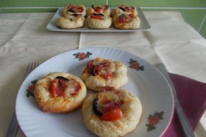 Mini Pizza cu ciuperci, cascaval, kaizer si masline