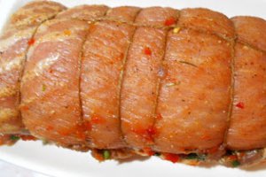 Rulada din fleica de porc, cu carne tocata la slow cooker Crock-Pot