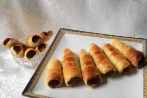 Desert rulouri cu crema de naut