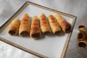 Desert rulouri cu crema de naut