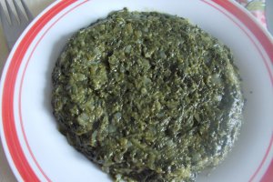 Tocanita de spanac, cu oua posate