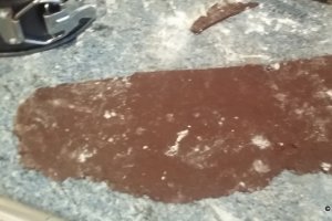 Desert pasca cu ciocolata, nuci si alune