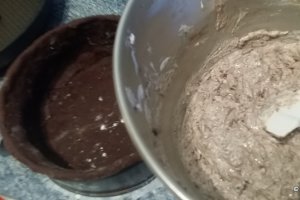 Desert pasca cu ciocolata, nuci si alune