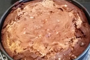 Desert pasca cu ciocolata, nuci si alune