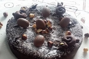 Desert pasca cu ciocolata, nuci si alune