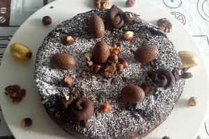 Desert pasca cu ciocolata, nuci si alune