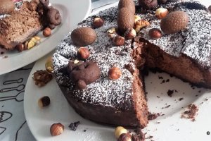 Desert pasca cu ciocolata, nuci si alune