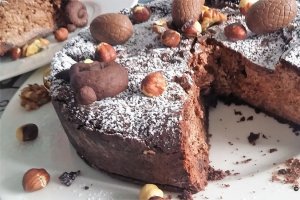 Desert pasca cu ciocolata, nuci si alune