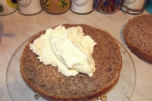 Desert tort cu nuca si crema de vanilie