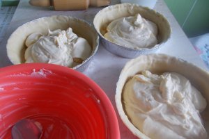 Desert pascuta cu smantana si aluat fraged