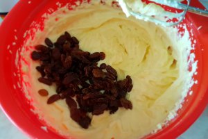 Desert pasca cu aluat de cozonac