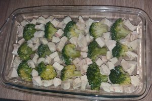 Budinca de broccoli cu piept de pui