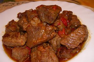 Carne de vita brezata in legume