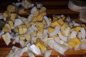 Salata de oua fierte cu ceapa si marar
