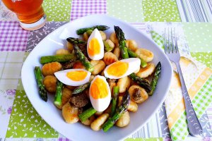 Gnocchi cu sparanghel si pesto