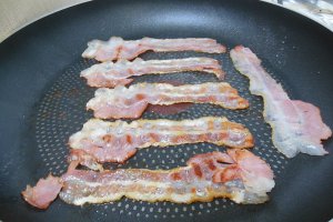 Paste cu pui si bacon crocant