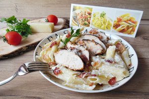 Paste cu pui si bacon crocant