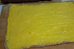 Prajitura cu foi de bezea cu nuca si crema de vanilie