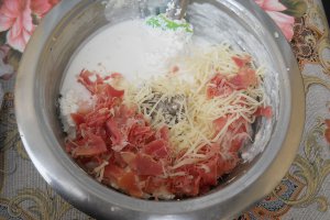 Aperitiv tarta cu jambon si icre negre
