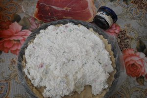 Aperitiv tarta cu jambon si icre negre