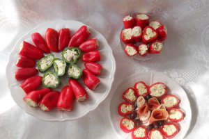 Aperitiv mini ardei umpluti cu branza
