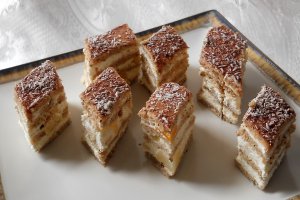 Desert prajitura cu foi cu nuca si crema de lime